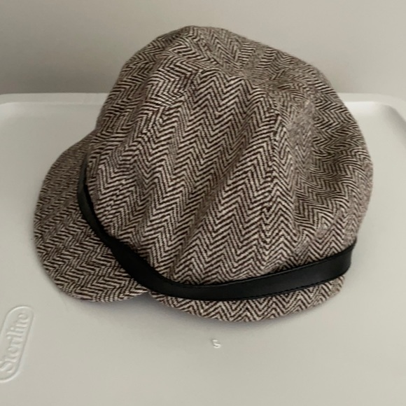 Bandolino fall hat with faux leather trim - Picture 2 of 3